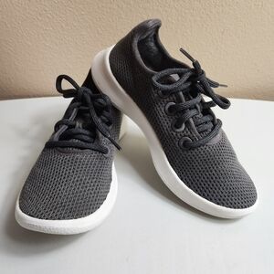 Allbirds Womens |6| Dark Gray/White Tree Runner